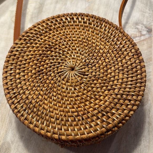 Anthropologie Shell Embellished Round Rattan Crossbody Bag - Picture 10 of 16